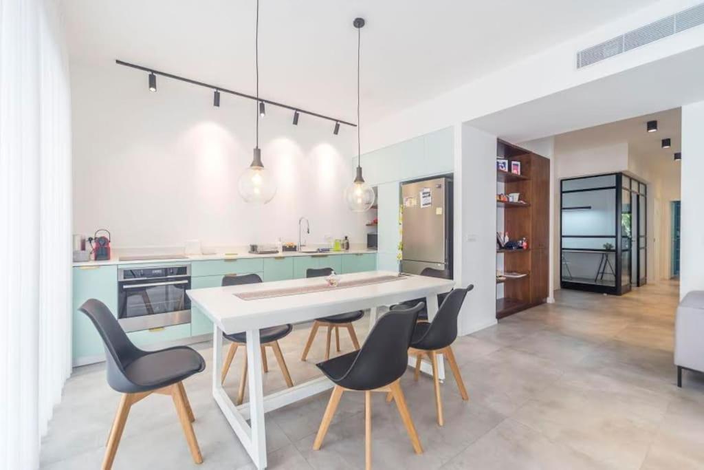 Tlv Beach 4 Big Balcony / 125 M2 Appart Apartment